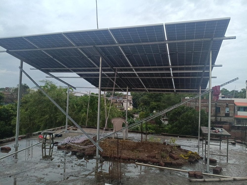 Rooftop solar array installation